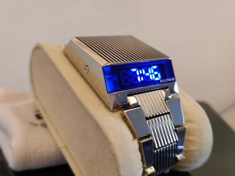 LED錶的另一個傑作，Bulova Computron : 來自1976年的經典設計